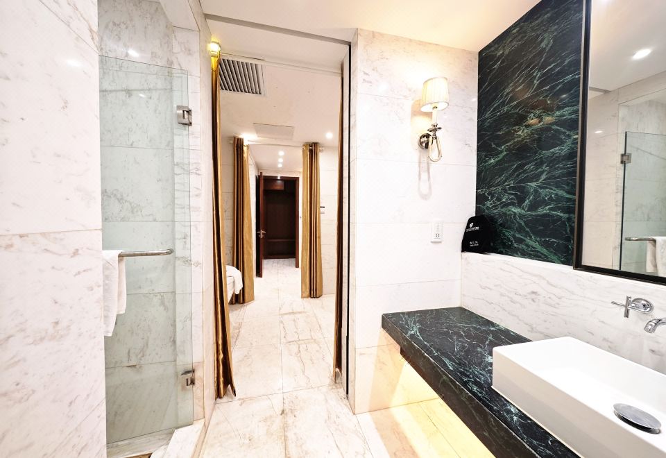 亿豪经典丨行政套房（小）（全景客厅+露台+圆浴缸）