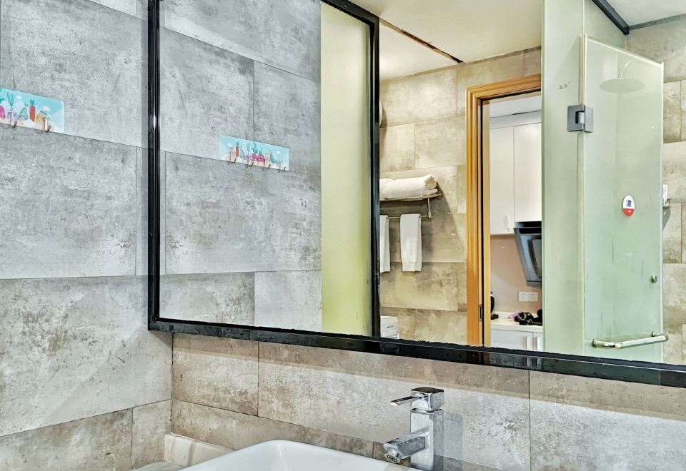 公馆大床客房-洗衣机+商务办公桌+高速吹风机