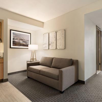 Mobility Hearing Accessible King Suite with Roll in Shower Homewood Suites University City Philadelphia Promo Code