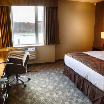 Mobility Hearing Accessible King Room with Roll in Shower and River View