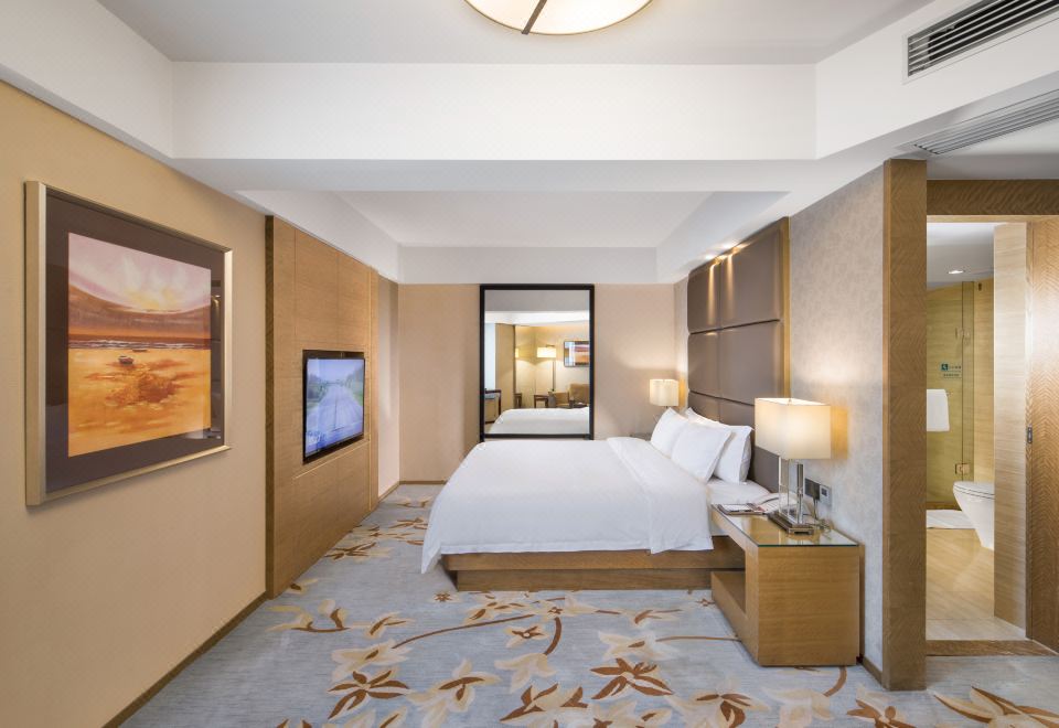 Shenzhen New World Weirui HotelBusiness King Bed Room