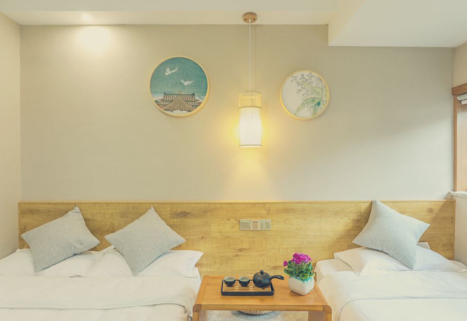 Family Room - Street-View