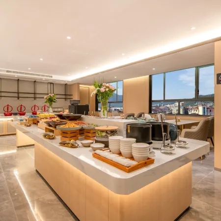 Atour X Hotel, Wansheng South Street, Hengdian Отели в г. Донян