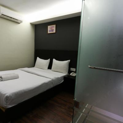 Standard Queen Room (No Window) Kupon Hotel 99 - Bandar Klang
