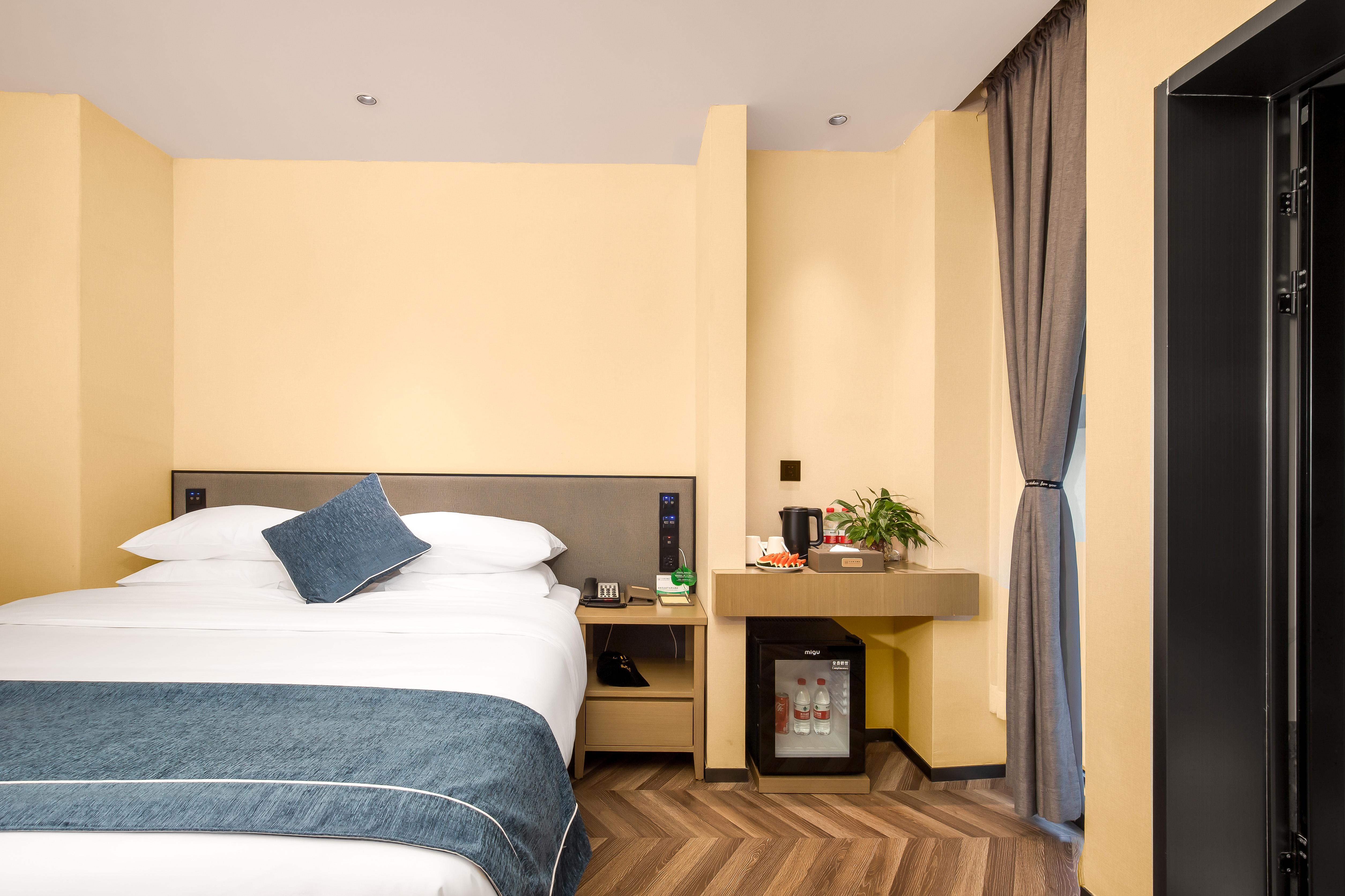 寸土寸金单人房