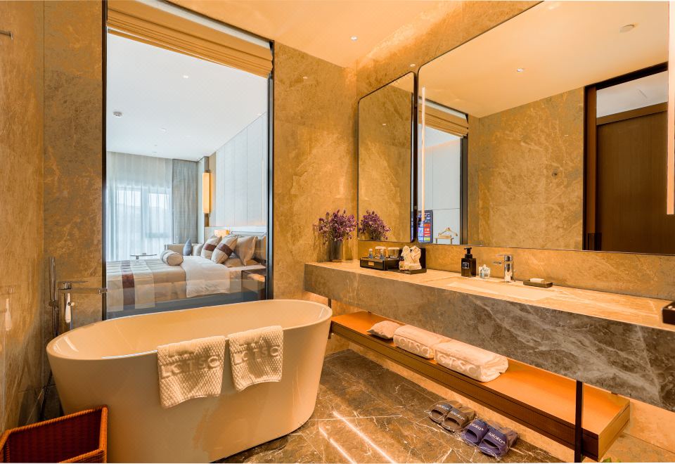 雅致大床房-落地大窗|開闊園景