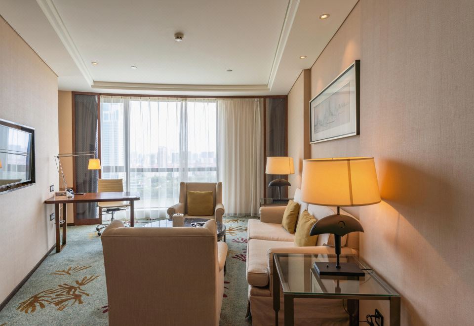 Deluxe Lake View Suite (One Bedroom And Spacious Living Room)