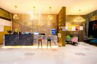 SET Collection Hotel (Macheng North Station Business Logistics City)
