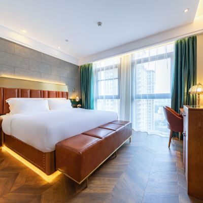 啡凡大床房（投屏+小冰箱） 喆·啡飯店（青島新都心凱德廣場店）優惠