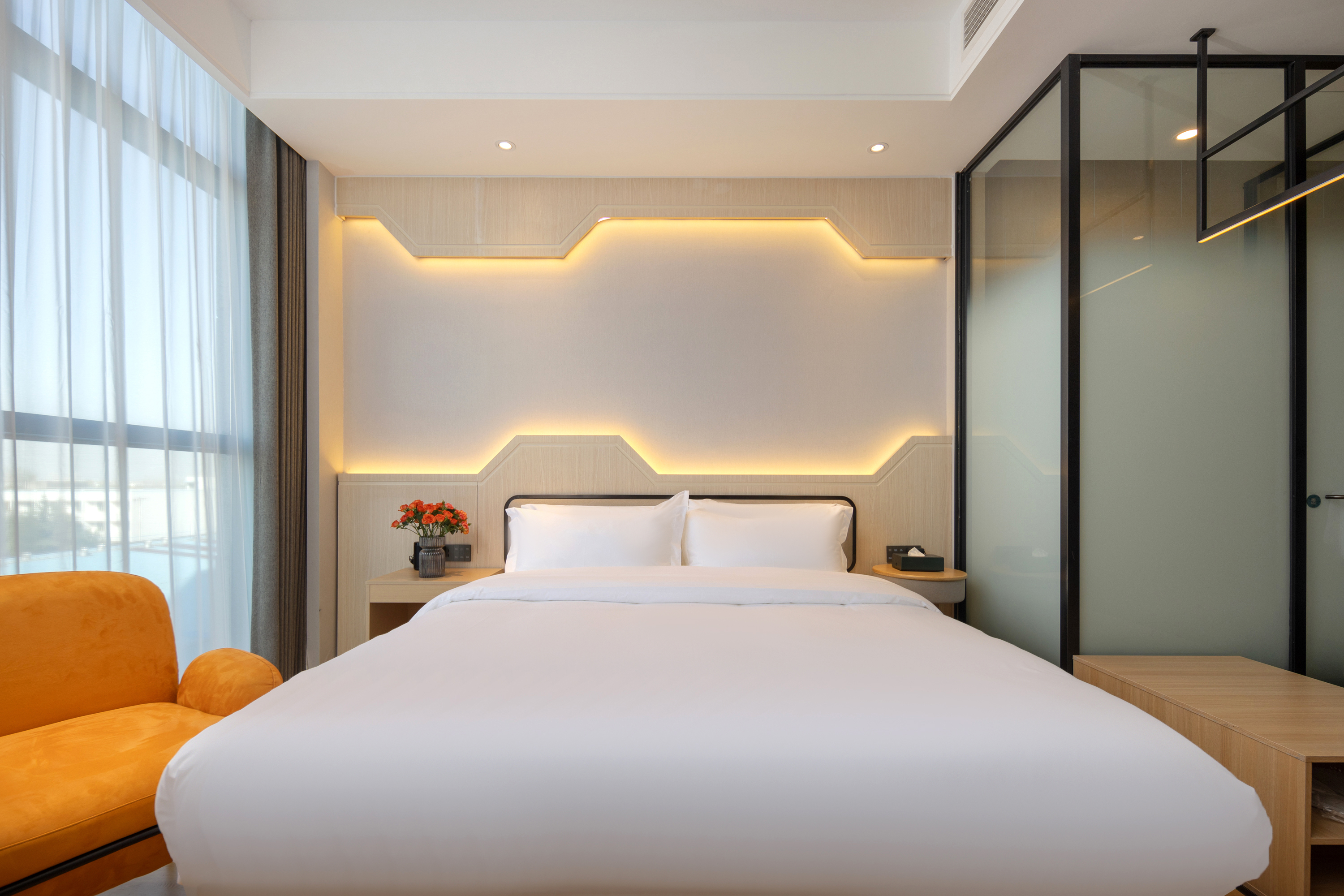 臻享大床房（阳光满屋+70寸高清可投屏电视）