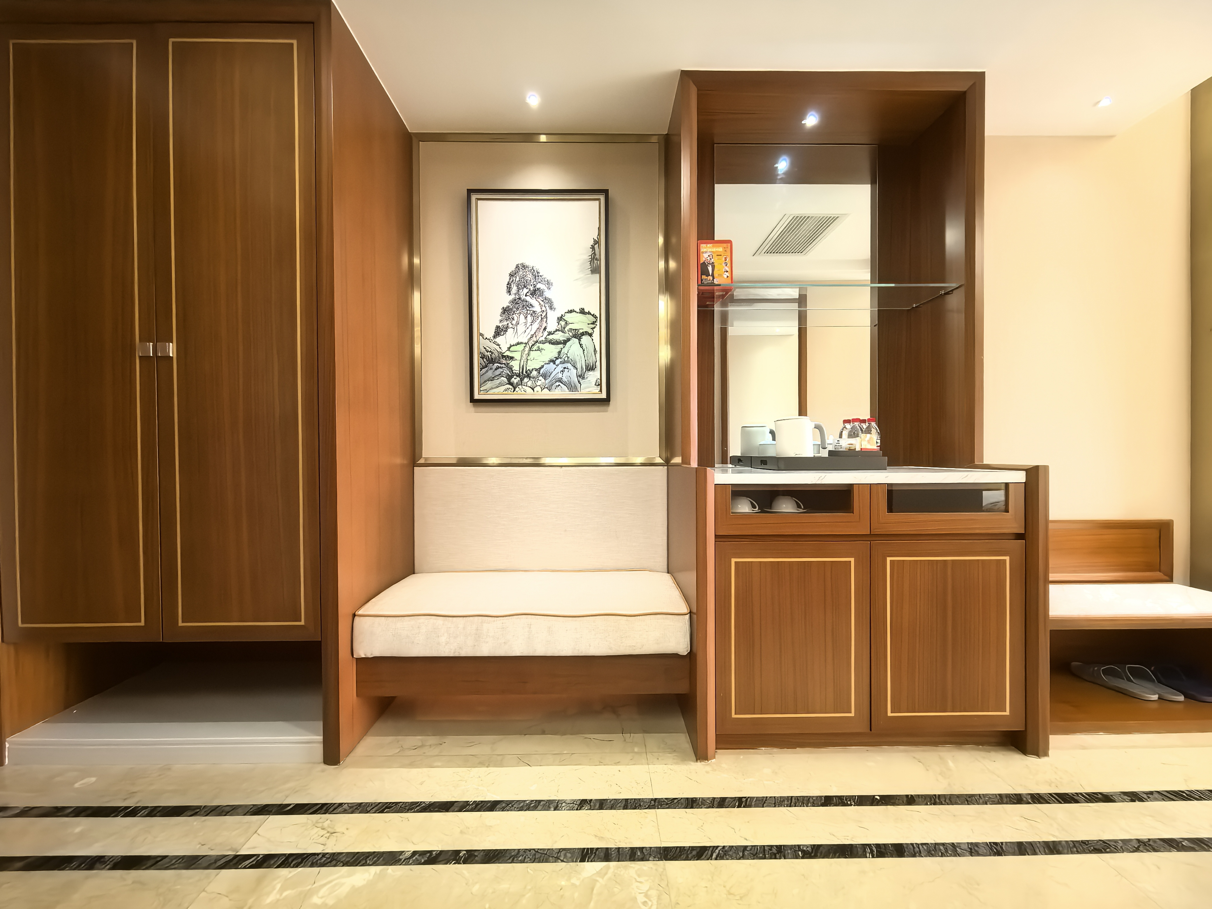 YingJiang SHIMIWADI HotelDeluxe Room