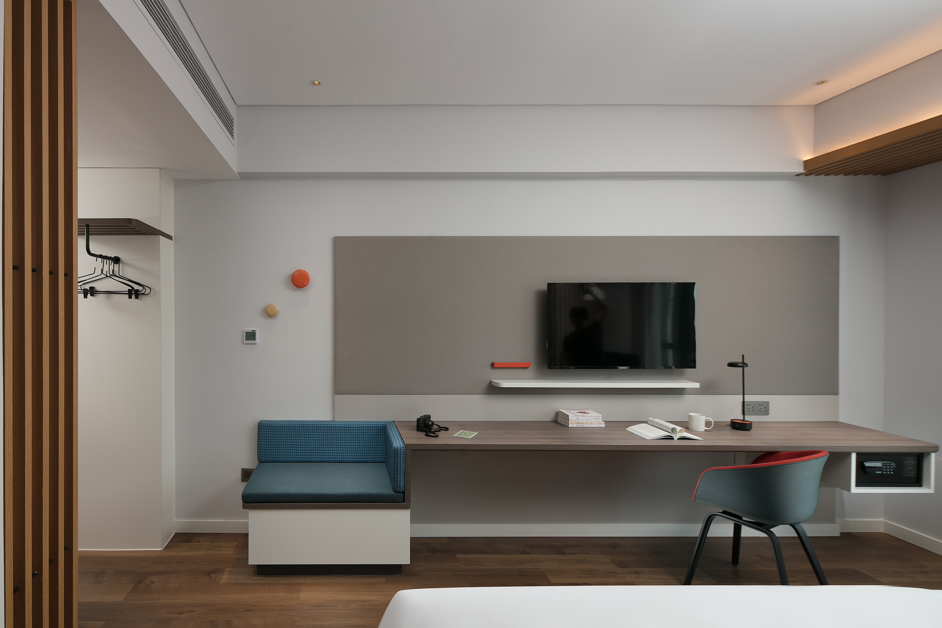 智选行政大床房（舒达床垫+办公桌椅+全身镜）