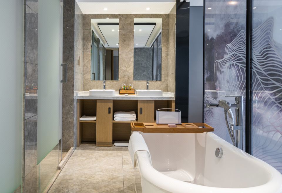 高级套房（超大浴缸+落地窗俯瞰城市美景+一室一厅）