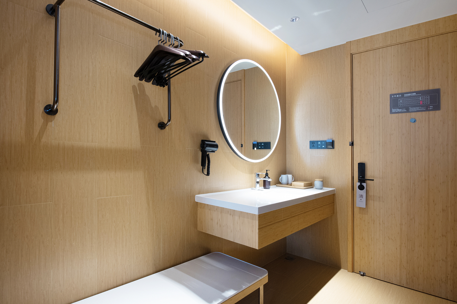 大床房[小冰箱+65寸智能電視可投屏]