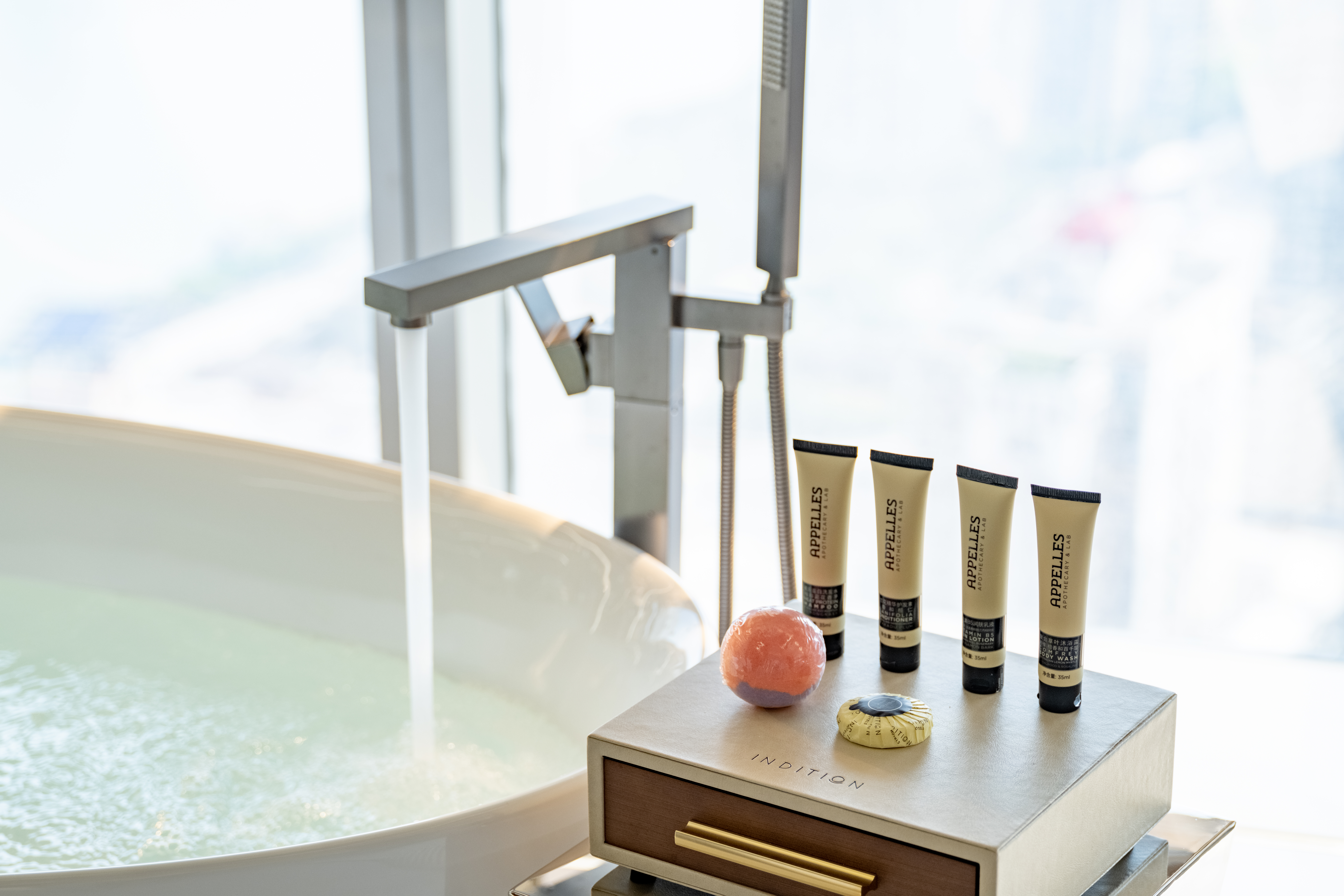 270度江景星空泳池跃层套房