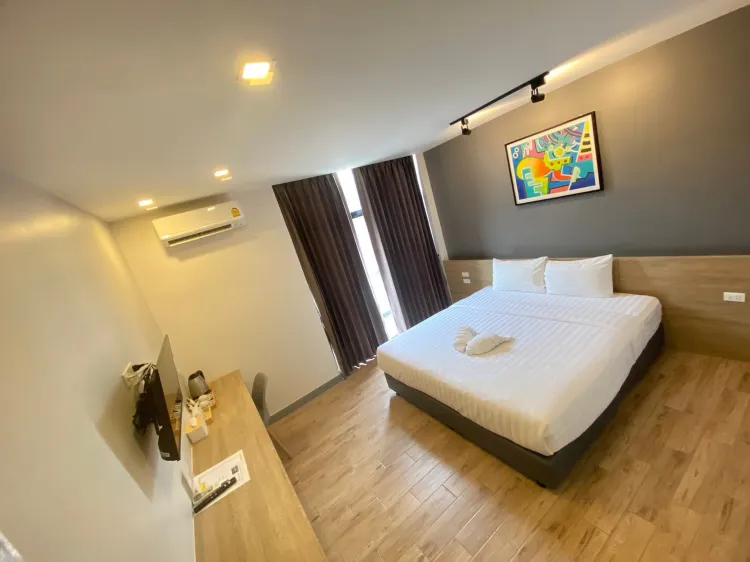 Standard Street View Room （No Window）