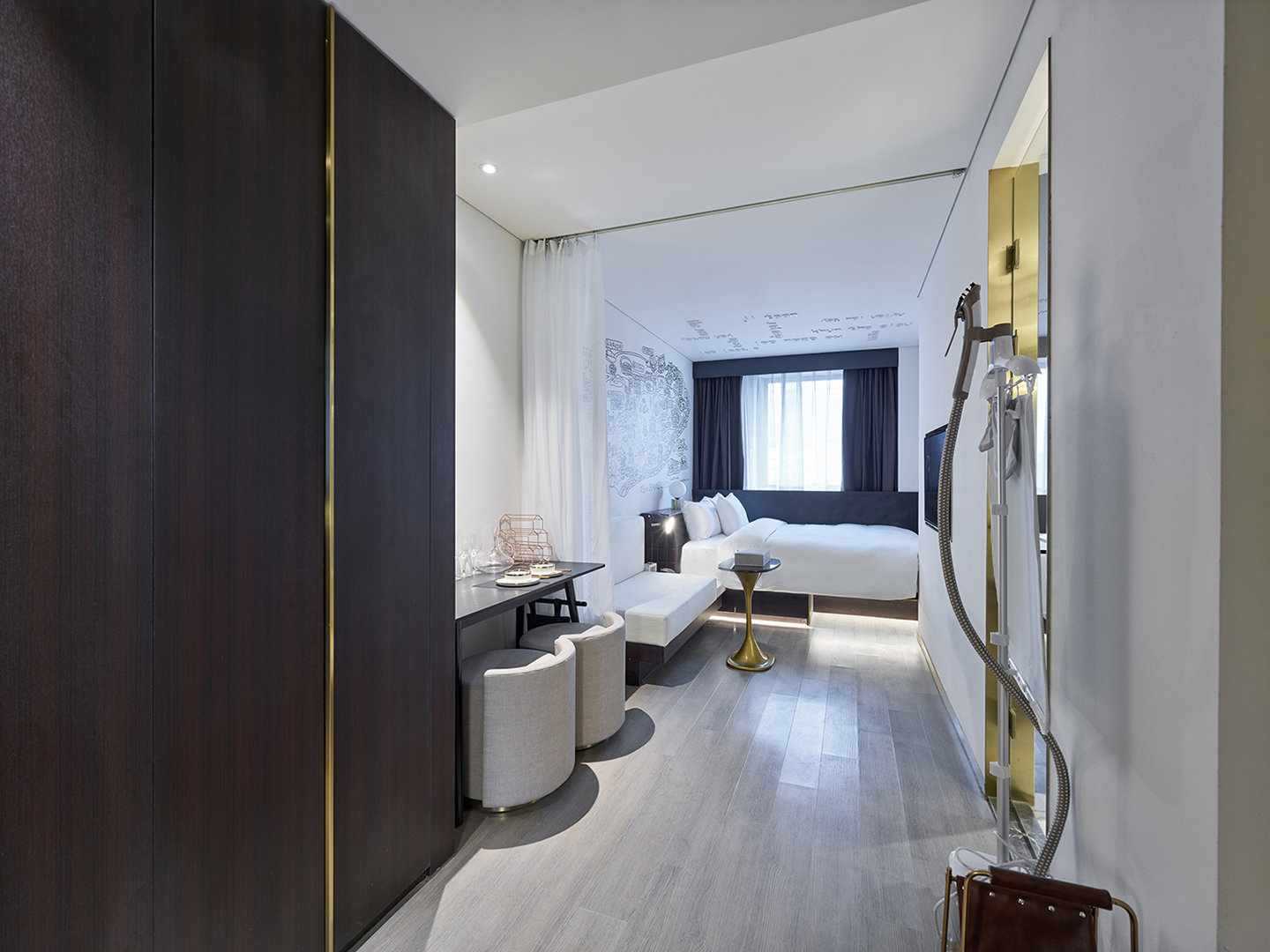 高级家庭房（海尔洗衣机＋德莱维冰箱+手机投屏）