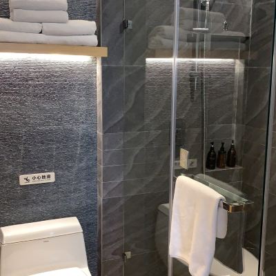 青蓮居三人房 建國璞隱飯店（大連火車站友好廣場地鐵站店）優惠