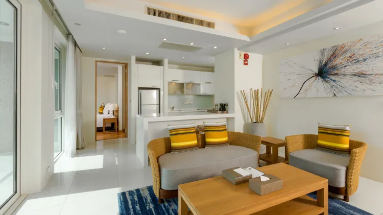 เรซิเดนซ์หนึ่งห้องนอนพร้อมห้องครัวและระเบียง