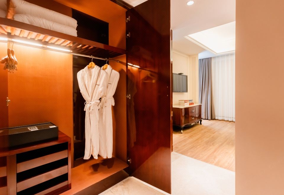 Premier Deluxe Suite