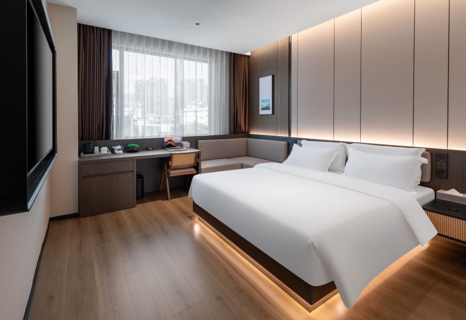 高級大床房（65寸投屏電視+空氣凈化器+全智能客控）