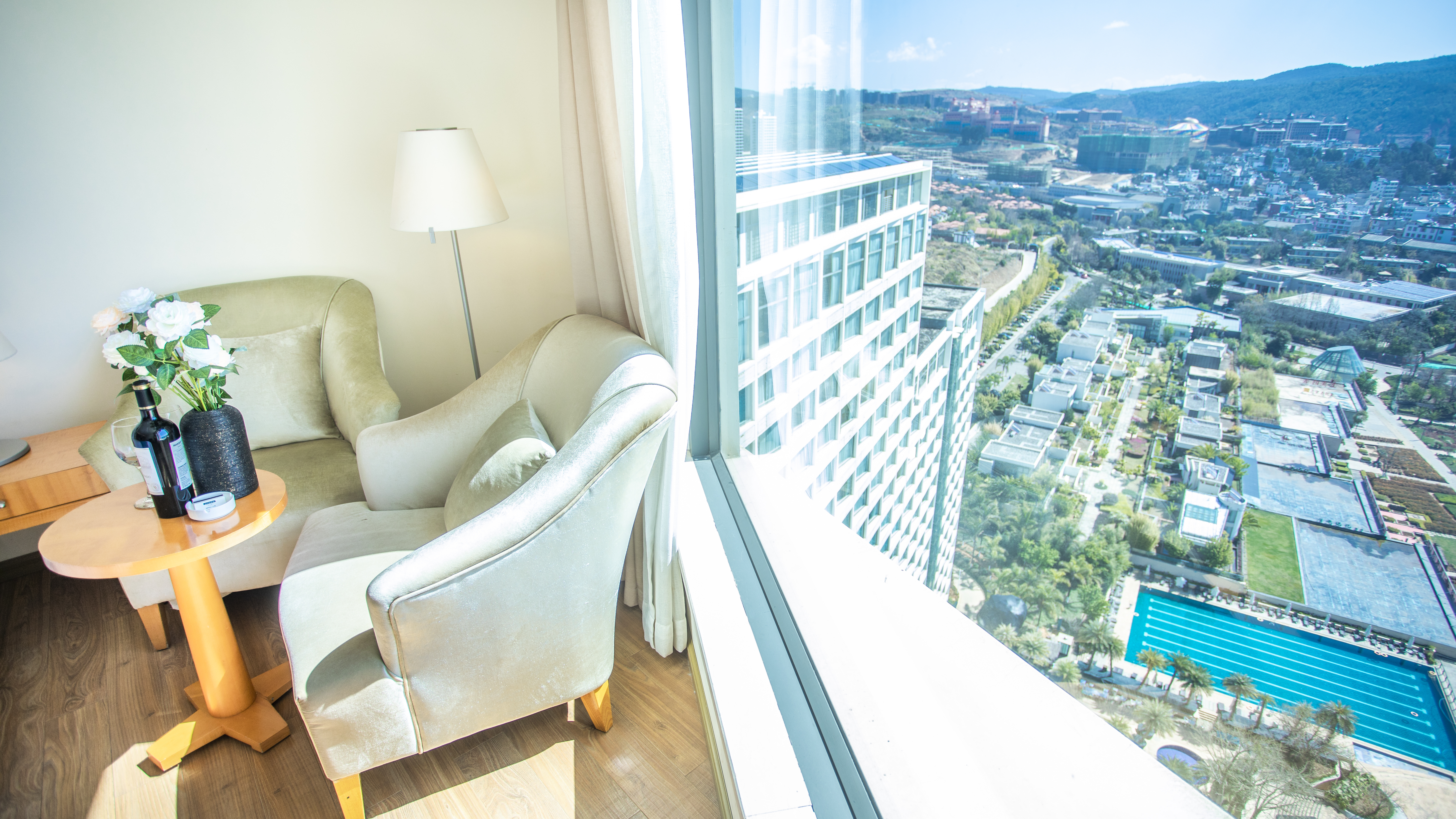 高級湖景大床房