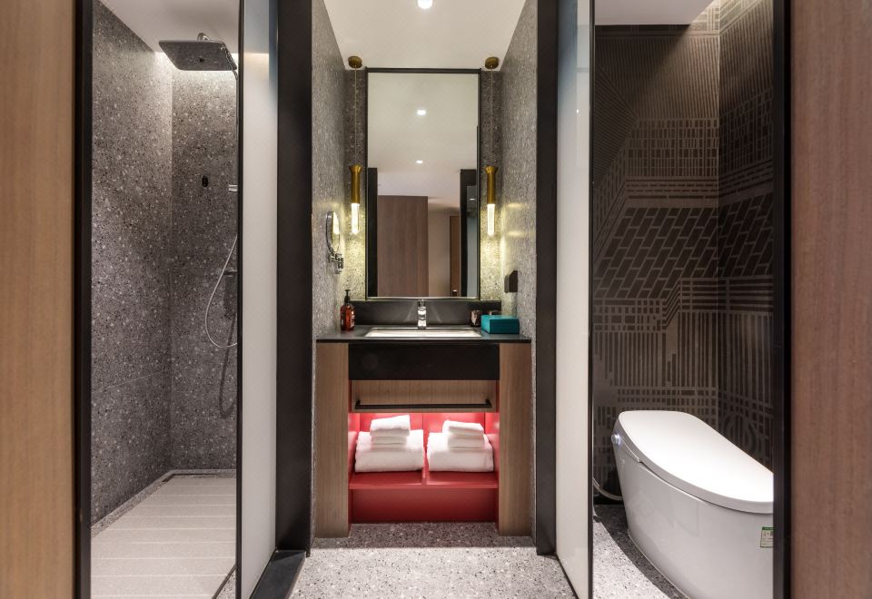 心悦高级大床房（全景落地窗+智能客控+MiniBAR）