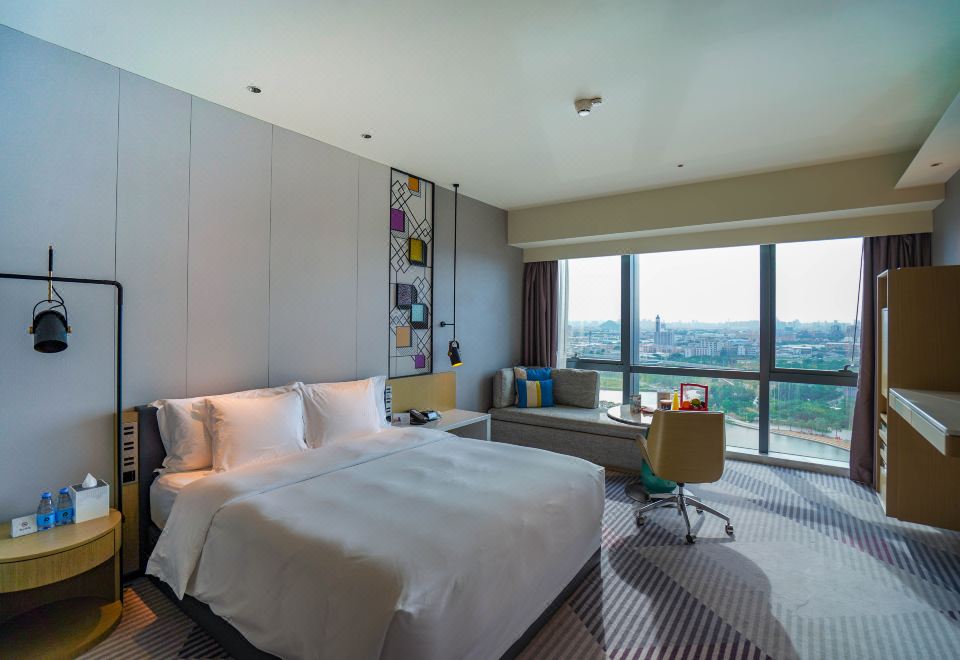 高級湖景大床房