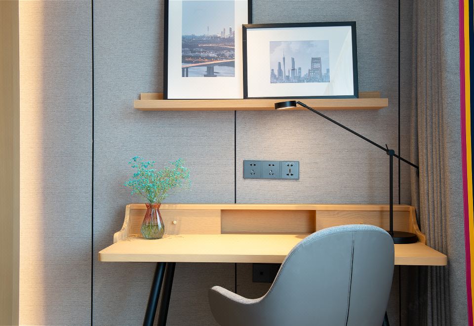 轻奢轻悦双床房（阳光城景+办公休闲+裸眠床品）