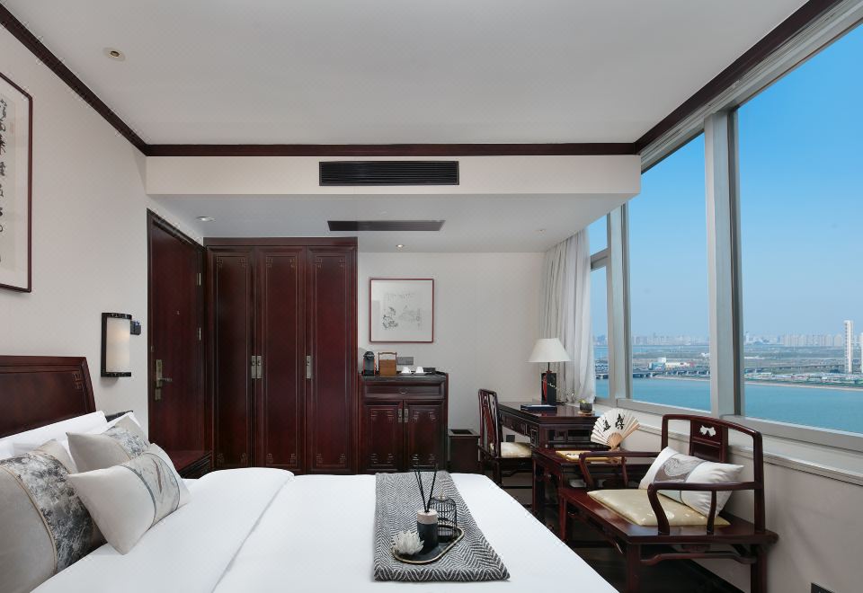 江景观潮大床房