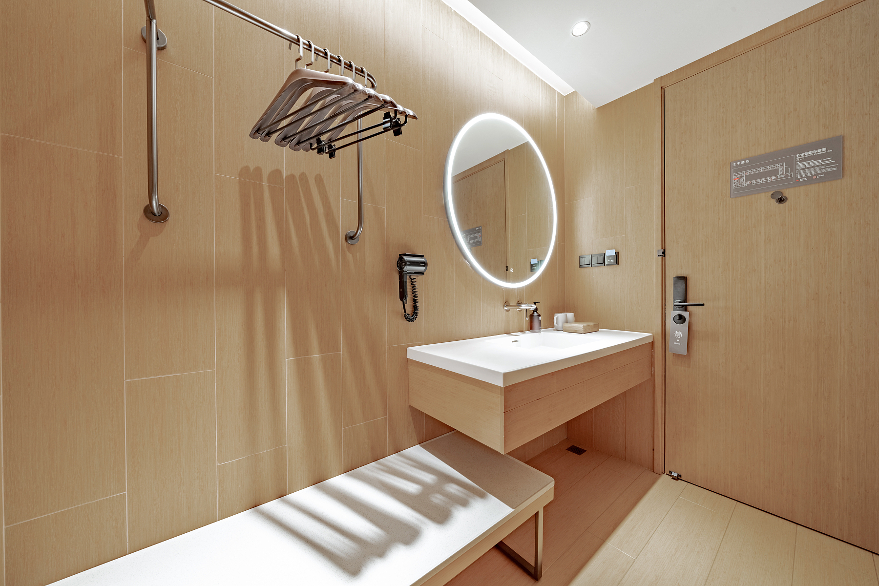 高级大床房（手机智能投屏+深度睡眠枕）