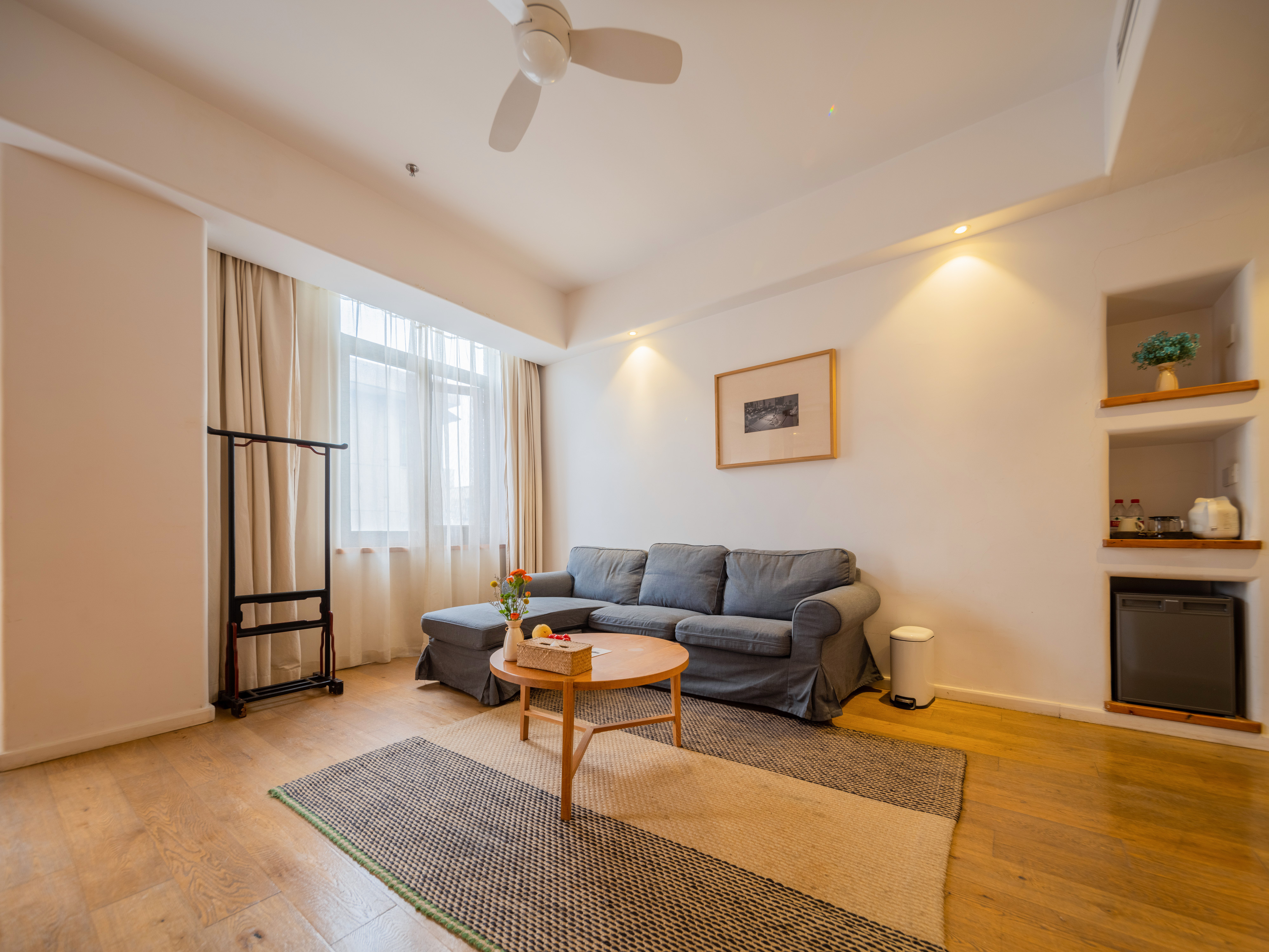 左右庭院?City浴缸大床套房「泡浴+vip电影+mini冰箱」