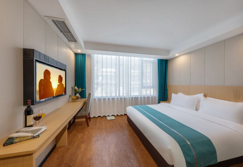 Jinting Hotel (Yanbian High-speed Railway Station Central Square)Sunshine Room - Mountain-View (Double bed)