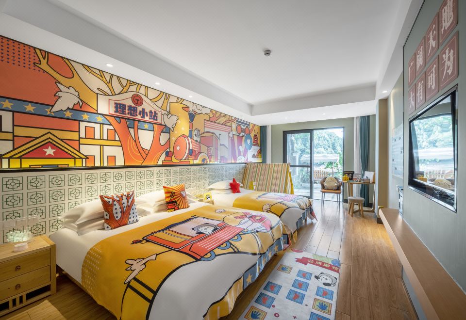 庭院湖景家庭房