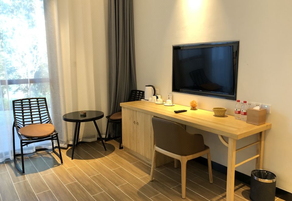 心泊湖景雙床房