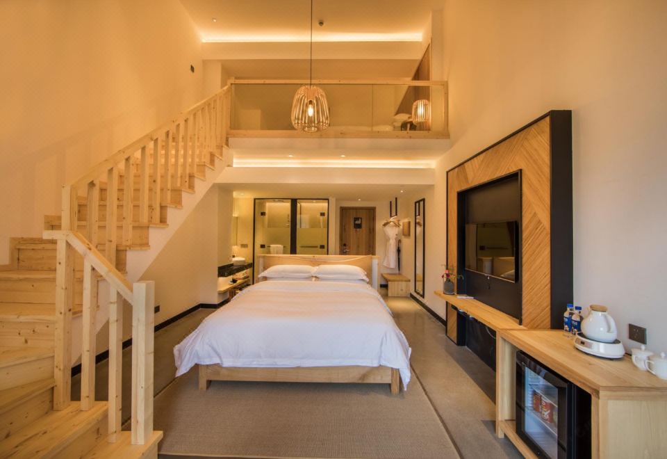 山景阳台复式亲子房