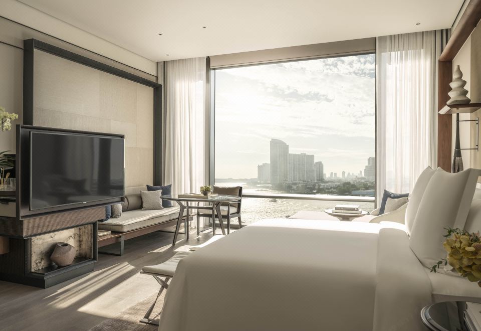 至尊河景特大床房