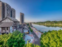 Jiangshang Lingyun · Qingwan Hotel (Zhanggong Bridge Shangzhongshun Gourmet Street) Hotels in Leshan