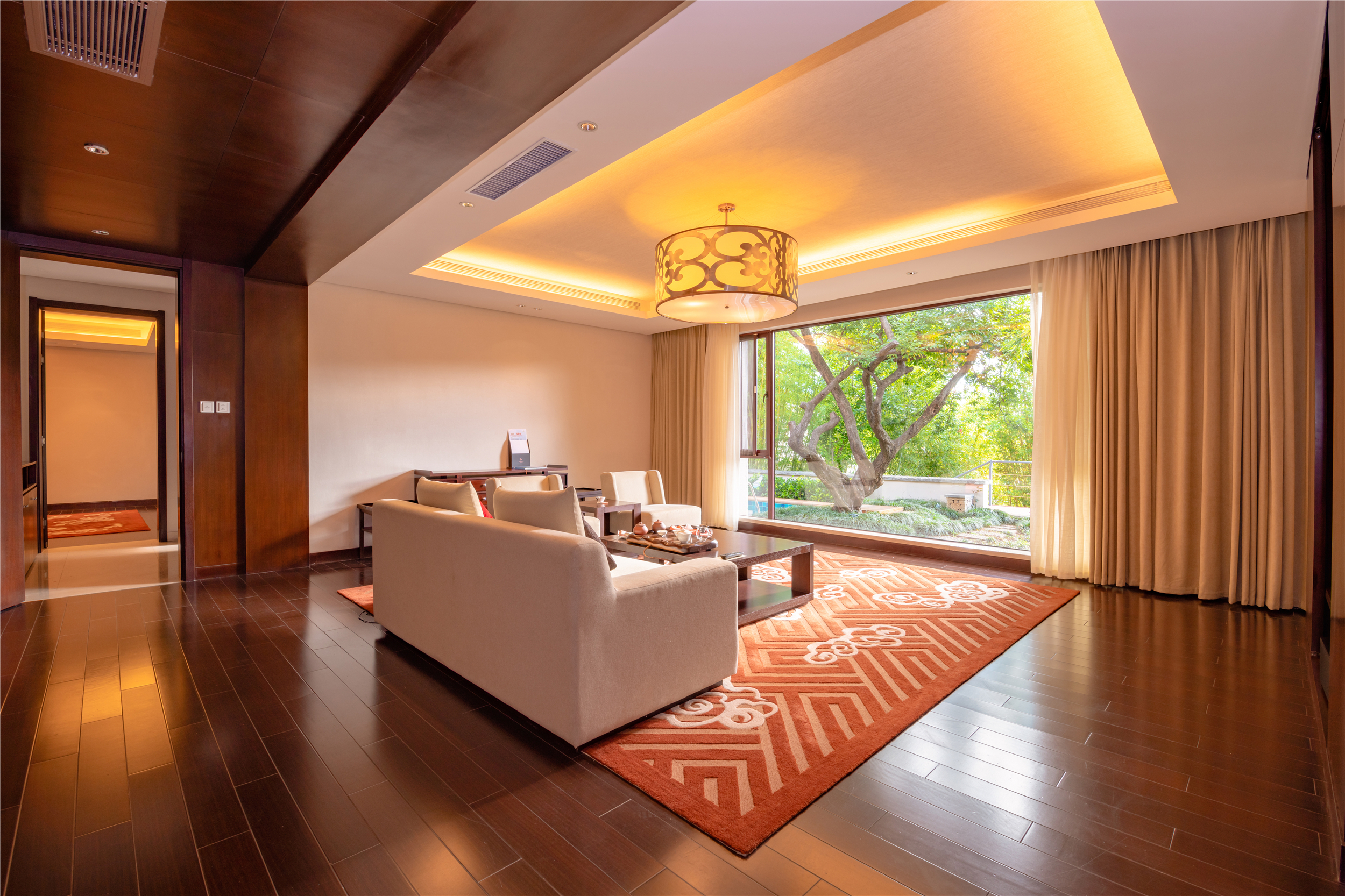 别墅豪华泡池家庭套房（一室一厅+2个榻榻米）