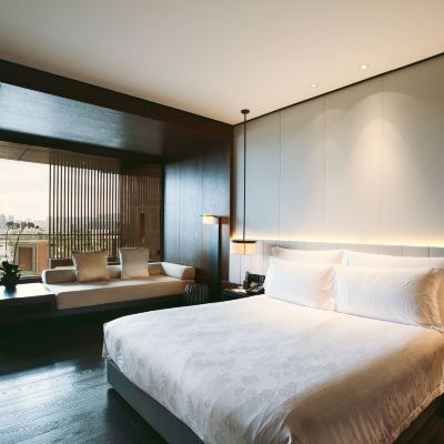 灣景尊貴大床房（帶陽台） 深圳華僑城藍汐精品酒店優惠