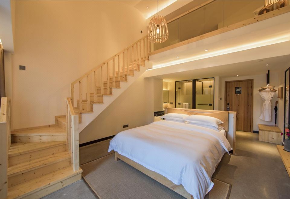 山景阳台复式亲子房