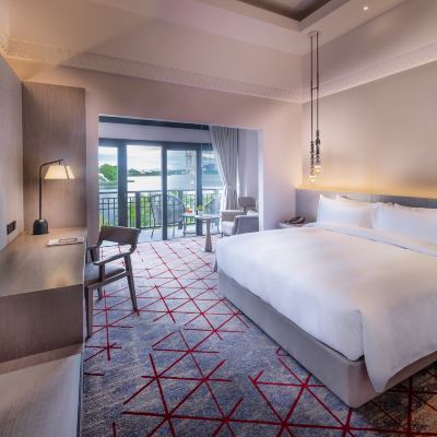 Executive King Room With Lake View Kupon Double Tree by Hilton Putrajaya Lakeside