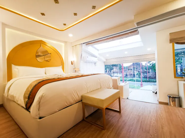 Lotus Junior Suite