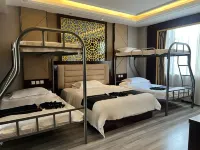 Huating Qianhe Hotel