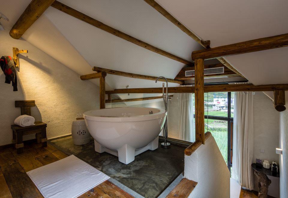 Guestroom - 7-Person Occupancy (Whole building)