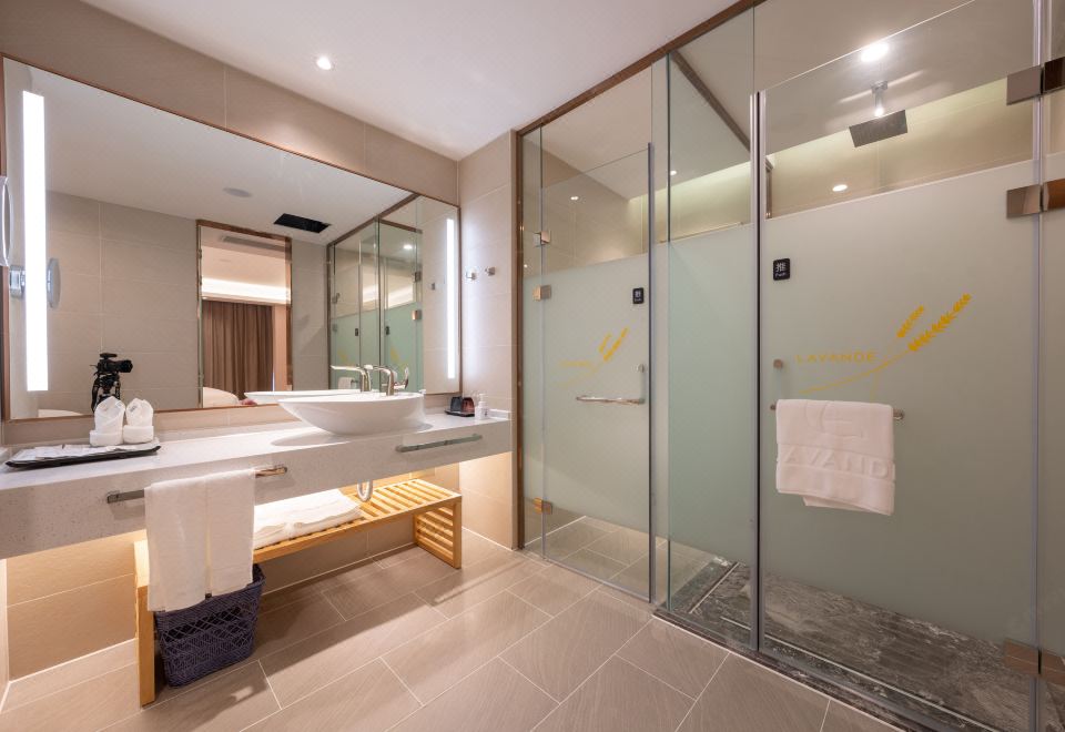 Business Smart Suite (Living Room, Fridge)