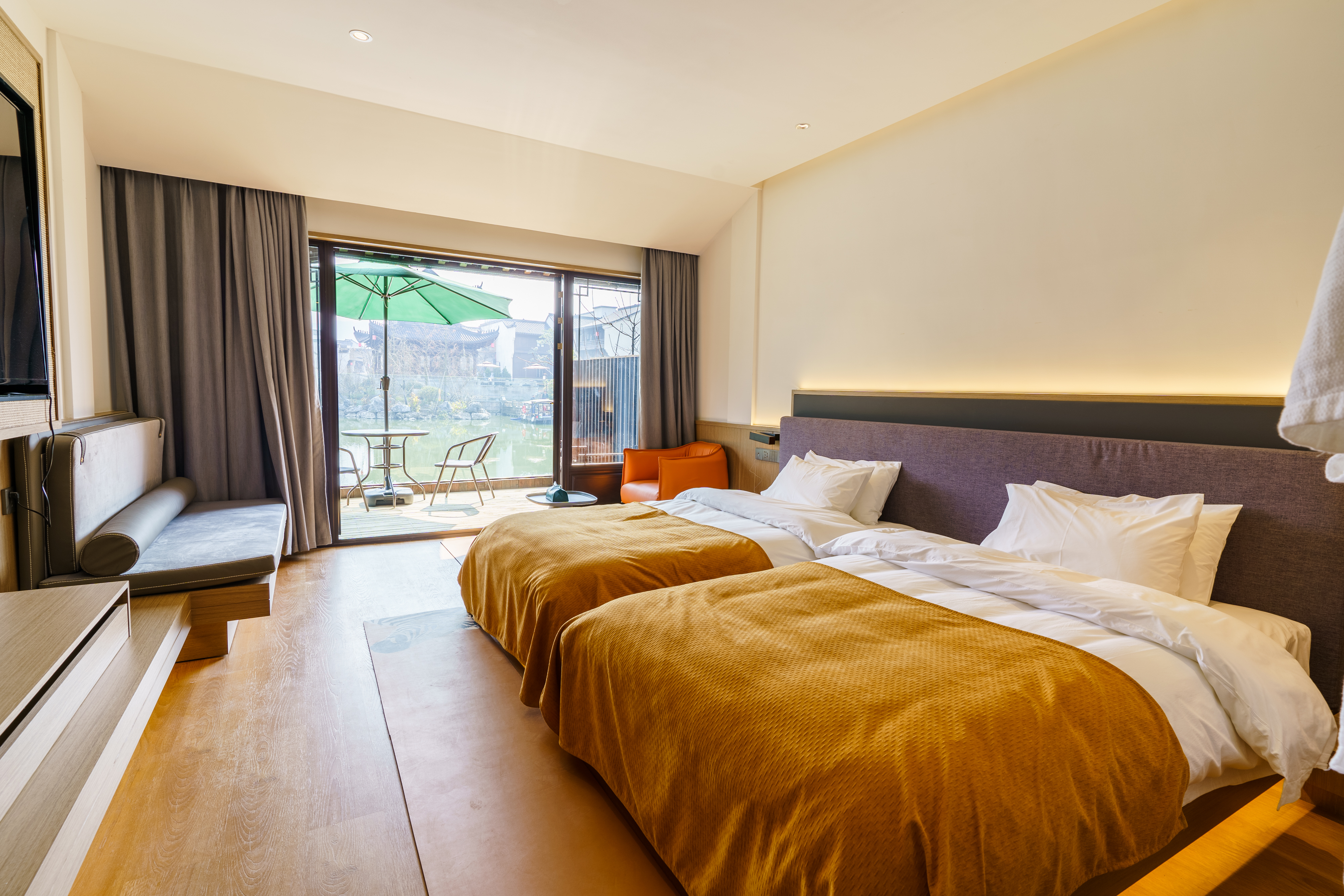 河面之上阳台房