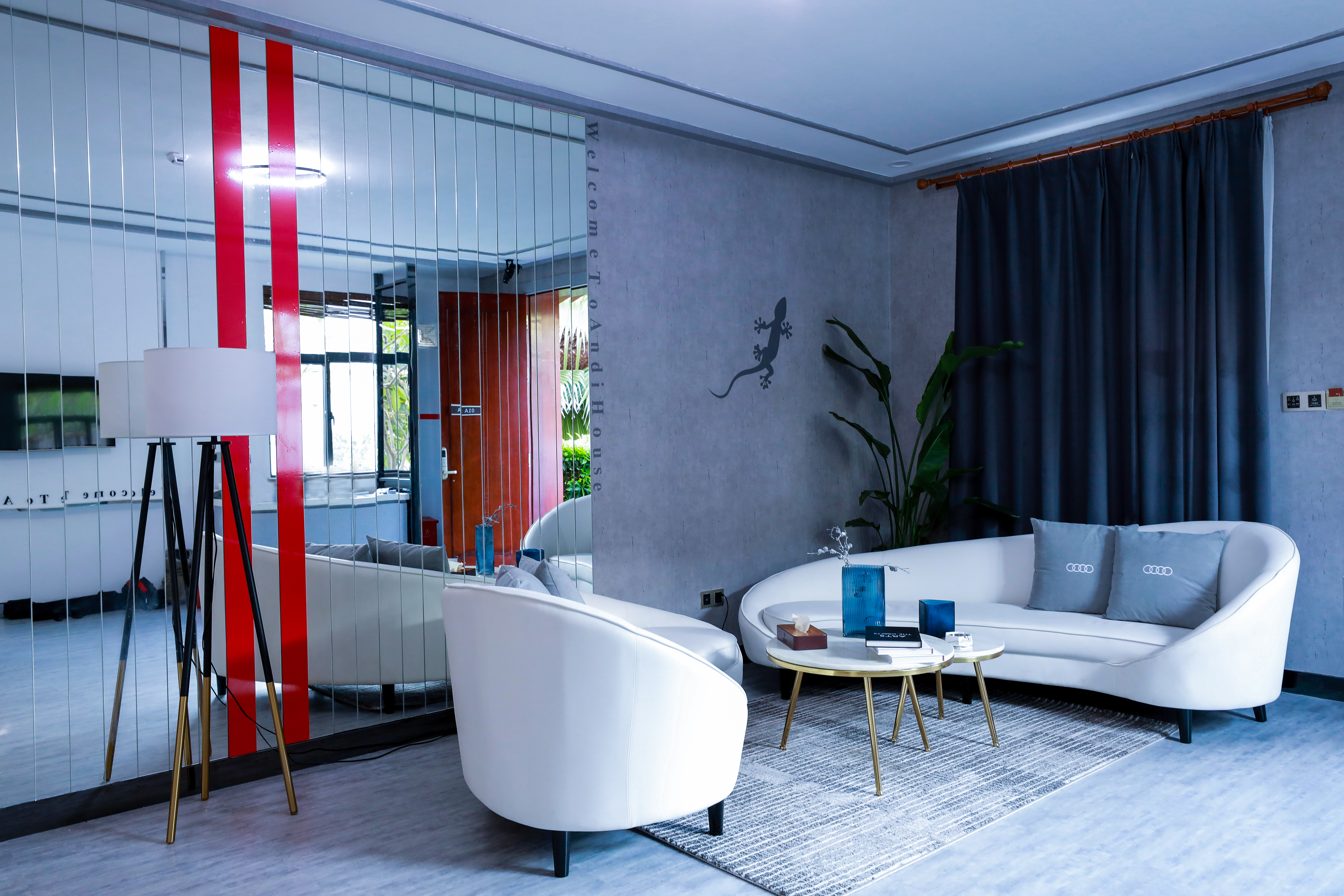 奥迪主题 | 亲水温泉大床套房（独立泡池）