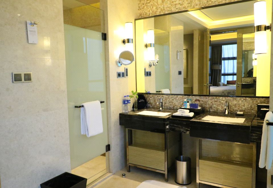 行政豪华套房（独立会客厅+独立厨房立式冰箱）