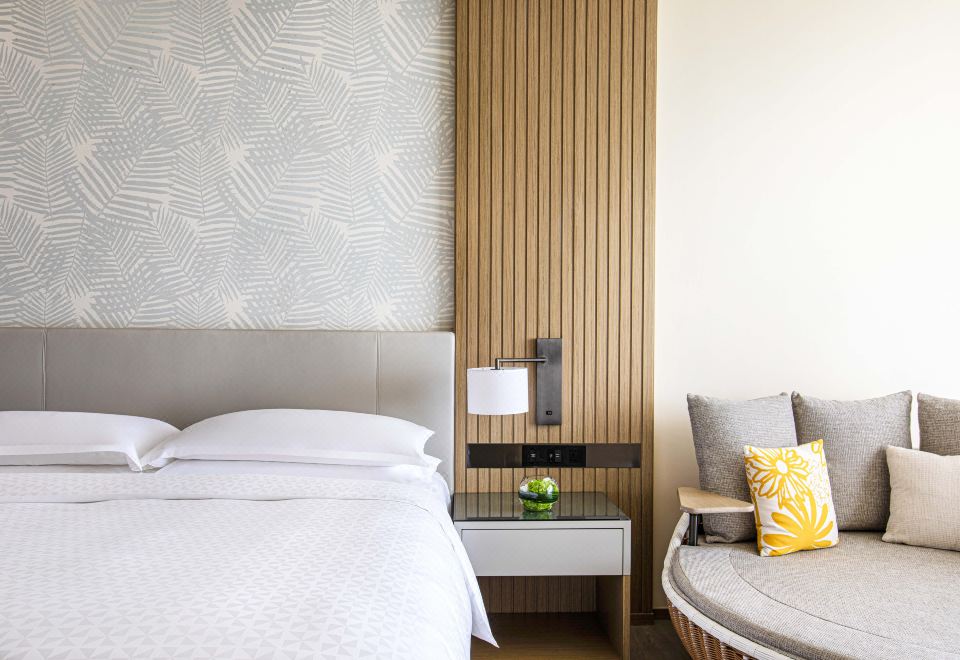 豪華海景大床房（側海景）